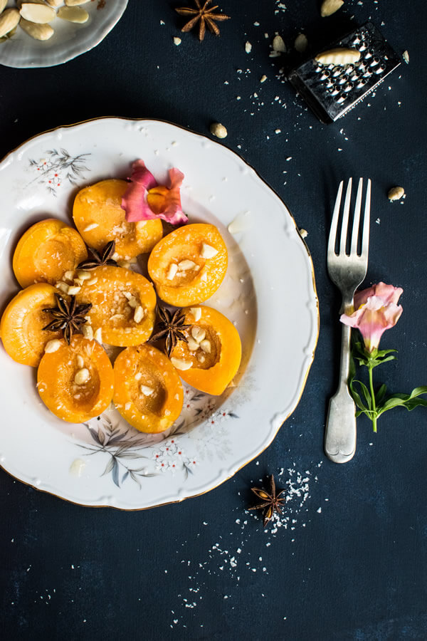 Glazed organic apricots with cinnamon and sesame seeds